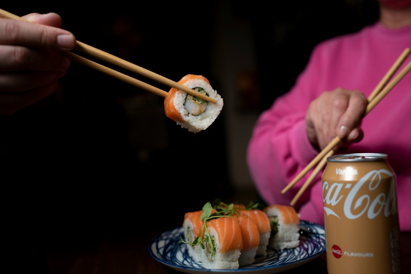 Як креативно підписати фото з ролами й суші в Instagram